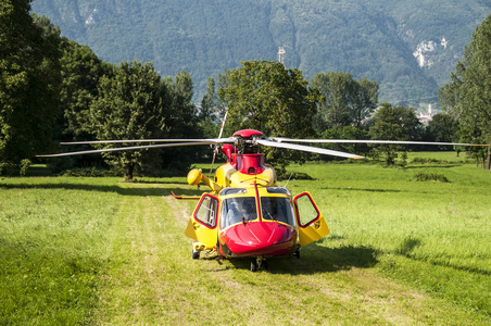 紧急救援直升机
