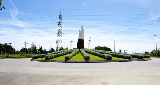 进入普拉特约的圆形建筑的雕塑图片