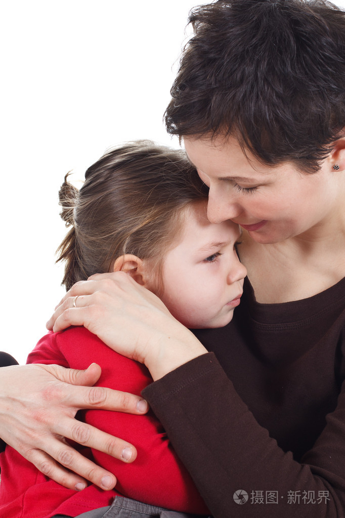 母亲和孩子拥抱