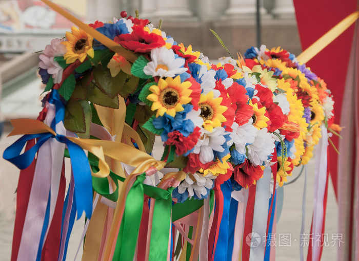 作为鲜花和丝带花圈