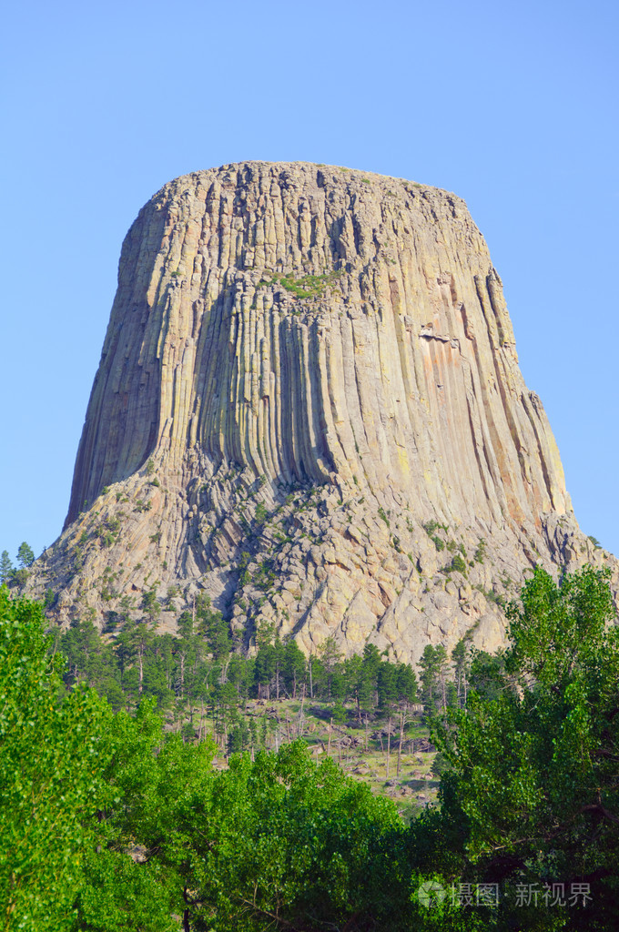 早晨光上魔鬼塔