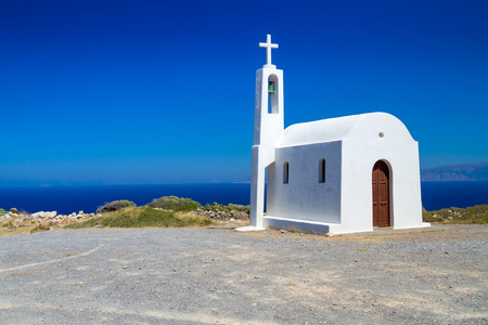 克里特岛海岸小白色教堂图片
