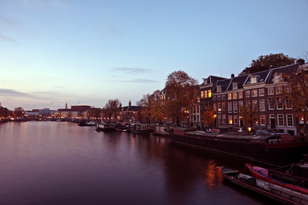 城市风景在暮光之城位于荷兰阿姆斯特丹市中心
