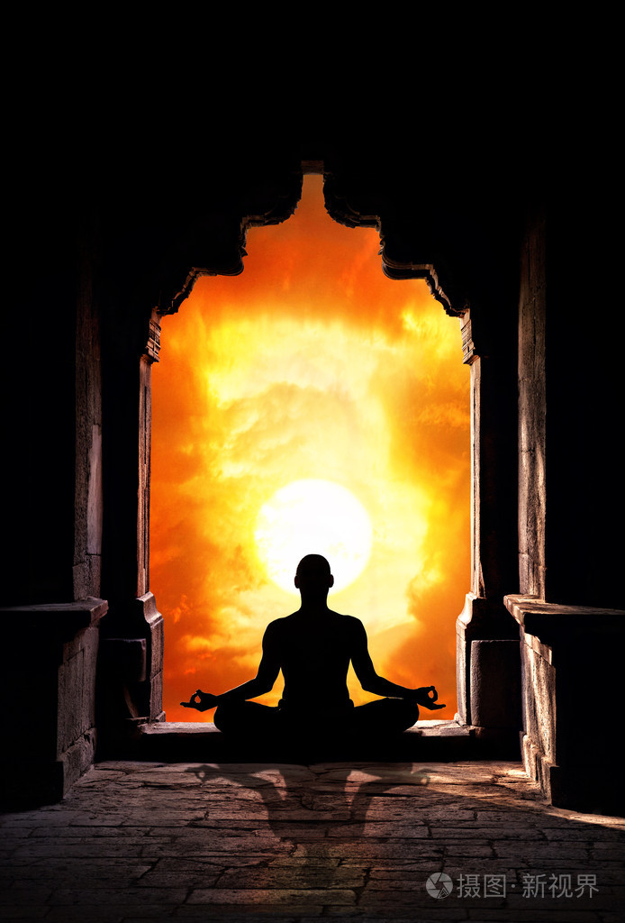 瑜伽冥想在寺中
