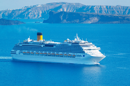 武汉豪华游轮图片-武汉豪华游轮素材-武汉豪华游轮插画-摄图新视界