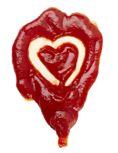 番茄酱的污点的心形状爱食品图片