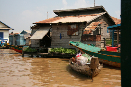 浮动的房子萨湖柬埔寨