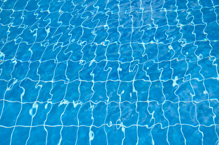 透明游泳池的水图片