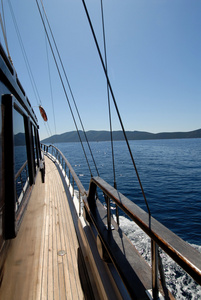 帆船的甲板上照片