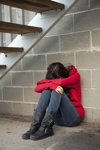 青少年心理健康伤心的少女照片