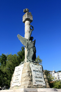 波塔莱格雷的雕像