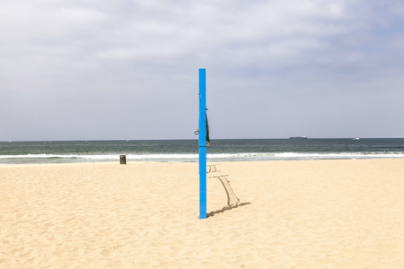 在蓝色的海滩排球哨所