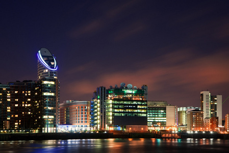 伦敦城市一般地平线在晚上图片