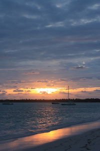 美丽的热带夕阳在海