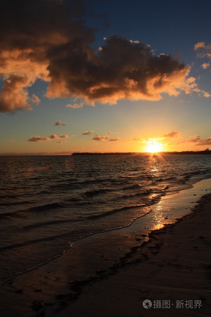 美丽的热带夕阳在海