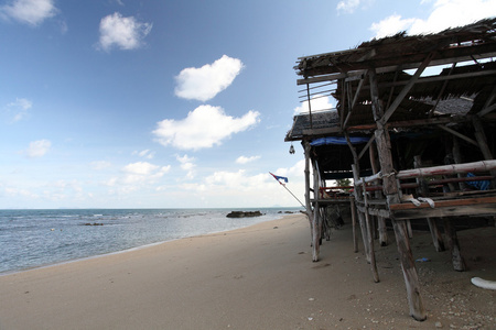 与海滩小屋