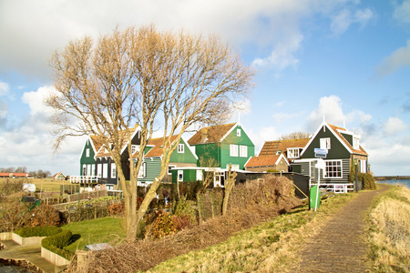 传统的中世纪房屋在麦肯在荷兰