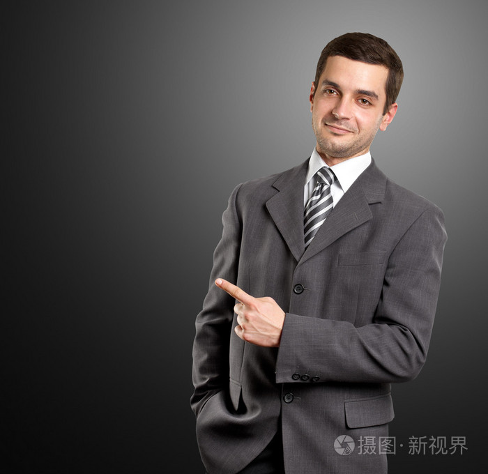 商务男人显示用手指的东西