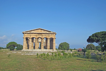 灿烂的古希腊列保存十分完好的寺庙
