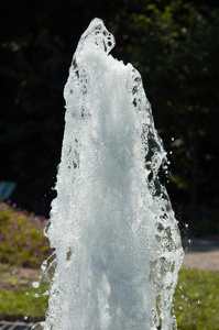 白色的泡沫的喷泉