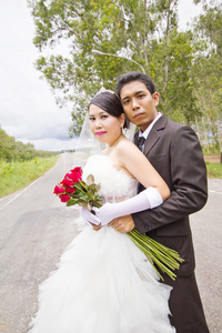亚洲男人和女人在婚礼概念