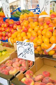 水果和蔬菜市场摊位