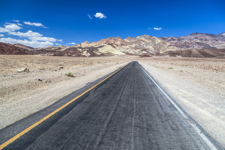 艺术家驱动器路在死亡谷