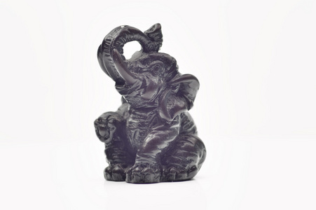 大象小雕像的乌木特写