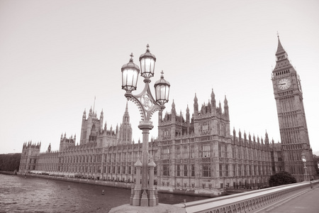 灯柱和议会，伦敦的房子