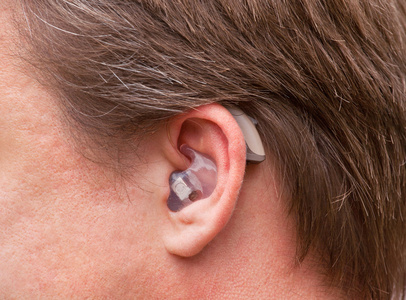 人的耳朵与助听器