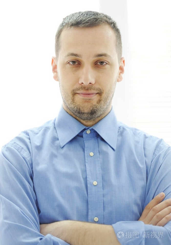 快乐的年轻男人的肖像照片-正版商用图片19tm10-摄图新视界