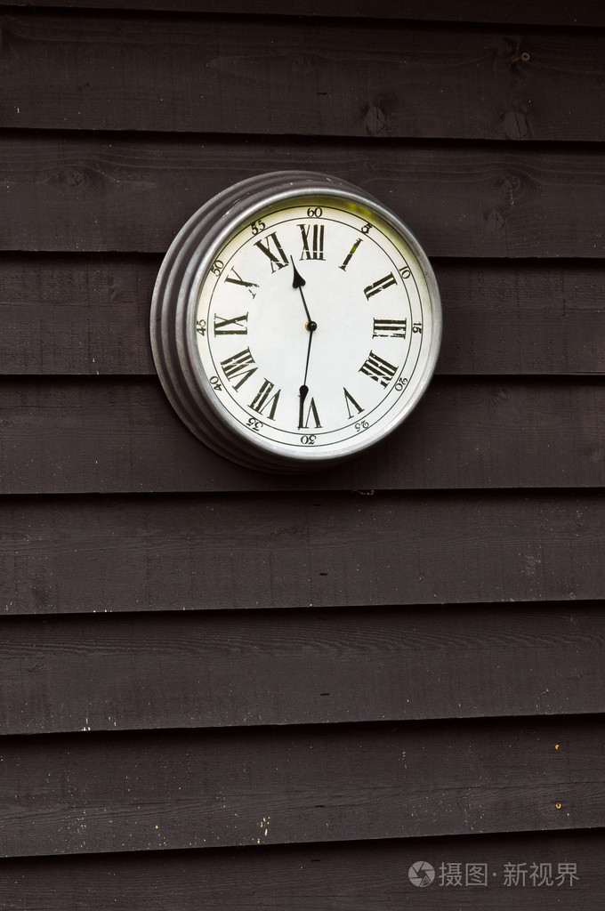 墙上的时钟