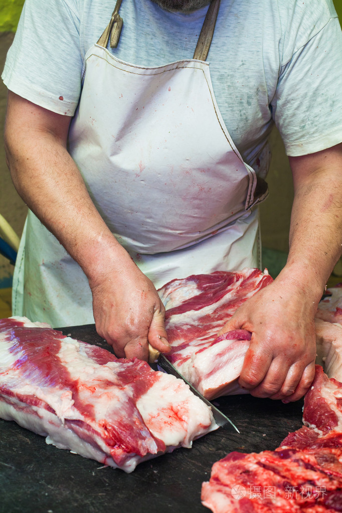 在他的工作期间屠夫