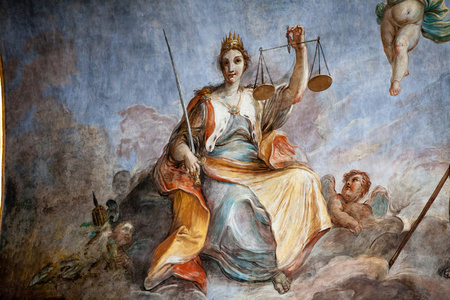 罗马女神密涅瓦雕像在夏季花园