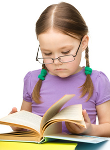 阅读本书戴眼镜的可爱小女孩图片
