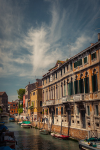 威尼斯运河与吊船