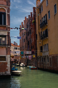威尼斯运河与吊船
