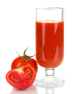 番茄汁在玻璃上白色隔离