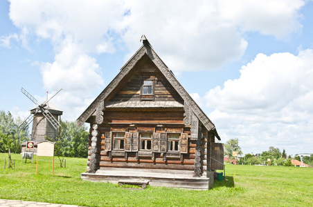 在俄罗斯的样式的木房子