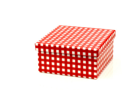 红色和白色格仔的礼品盒
