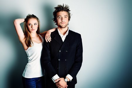 外国情侣西装模特图片