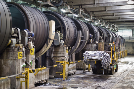 那不勒斯摘要意大利,那不勒斯,工业, 皮革厂, 鼓水洗牛皮革照片