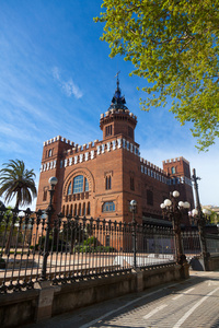 巴塞罗那德里三龙城堡