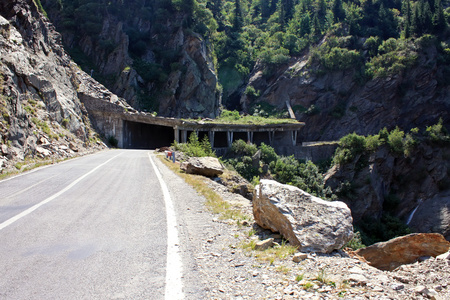 罗马尼亚 transfagarasan 路上山隧道