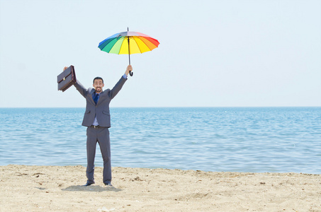 上海滩伞的男人