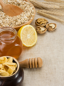 燕麦 蜂蜜和健康食品上洗劫