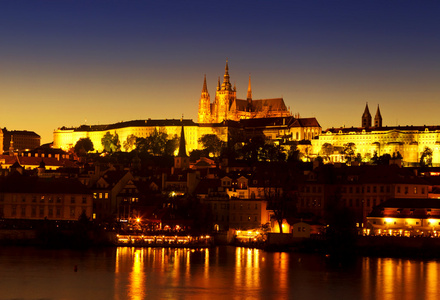在晚上的布拉格城堡