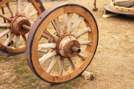 木轮马车图片-木轮马车素材-木轮马车插画-摄图新视界