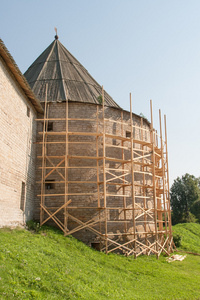修复旧堡垒从俄罗斯的石头