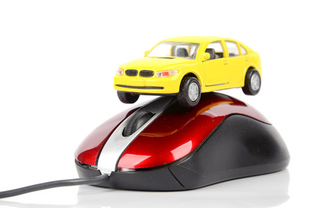 玩具汽车和电脑鼠标